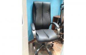 adjustable luxurious office chair in vizag